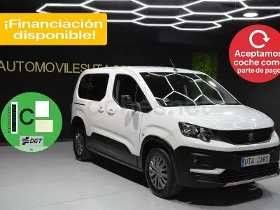 Usado Peugeot Rifter Allure 100 CV (73 kW) 2023 Blanco Monovolumen