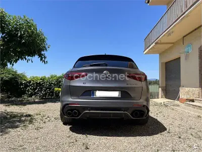 Usado Alfa Romeo Stelvio 510 CV (375 kW) 2018 Gris / plata SUV