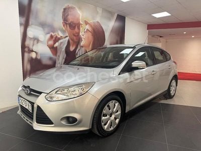 Gris / plata Usado 2012 Ford Focus Trend Berlina | 6490 € (Precio justo)