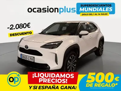 Usado Toyota Yaris Hybrid Active 116 CV (85 kW) 2022 Blanco Pickup/Camioneta
