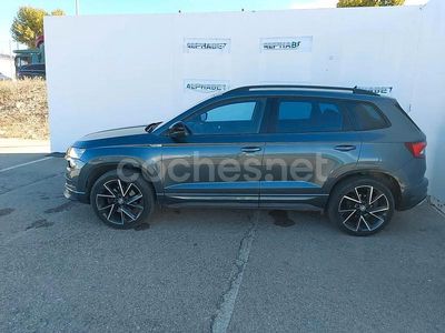 Gris / plata Usado 2021 Skoda Karoq SportLine SUV | 23.500 € (Un poco caro)