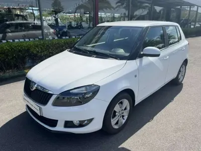 Usado Skoda Fabia Ambition 69 CV (50 kW) 2015 Blanco Familiar