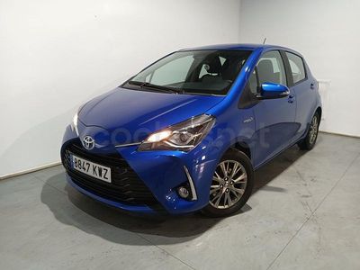Usado Toyota Yaris Hybrid Active 100 CV (73 kW) 2019 Azul Berlina