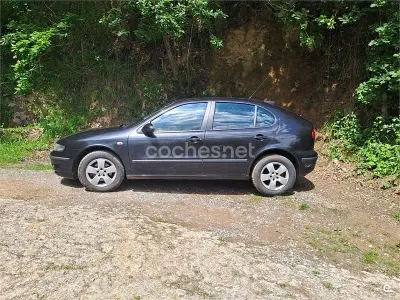 Begagnad Seat Leon Stella 110 HK (80 kW) 2004 Svart Halvkombi