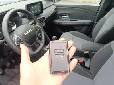 Usado Dacia Sandero Extreme 110 CV (80 kW) 2025 Gris Berlina