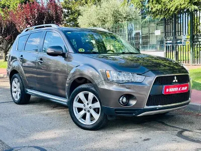 Usado Mitsubishi Outlander Motion 177 CV (130 kW) 2010 Beige SUV