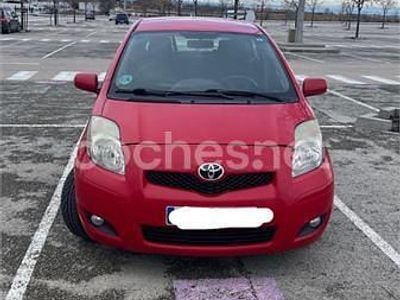 Usado Toyota Yaris Active 99 CV (72 kW) 2011 Rojo Utilitario