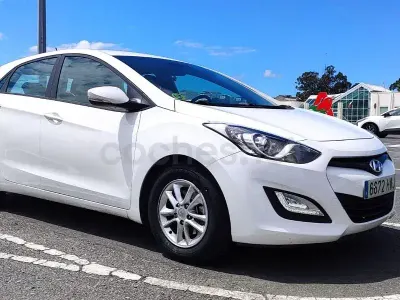 Käytetty Hyundai i30 90 HP (66 kW) 2014 Valkoinen Sedan