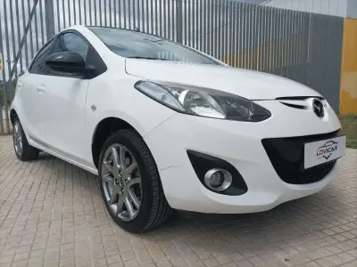 Usado Mazda 2 Style 75 CV (55 kW) 2013 Blanco Utilitario