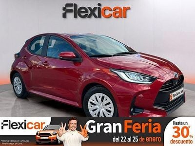 Rojo Usado 2022 Toyota Yaris Hybrid Style Berlina | 18.990 € (Precio justo)