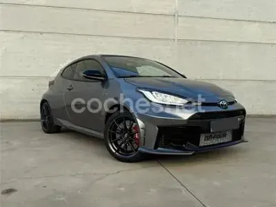 Usado Toyota Yaris 280 CV (205 kW) 2024 Gris / plata Utilitario