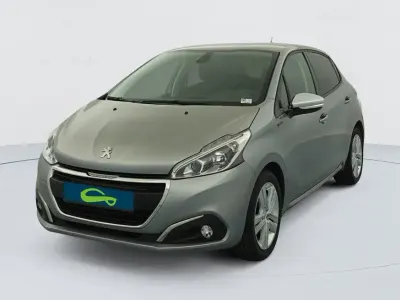Usado Peugeot 208 Signature Sky 82 CV (60 kW) 2019 Utilitario