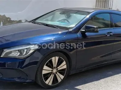 Usado Mercedes CLA200 Shooting Brake Urban 136 CV (100 kW) 2017 Azul Familiar