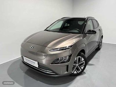 Silky bronze/phantom black Usado 2022 Hyundai Kona SUV | 31.900 €