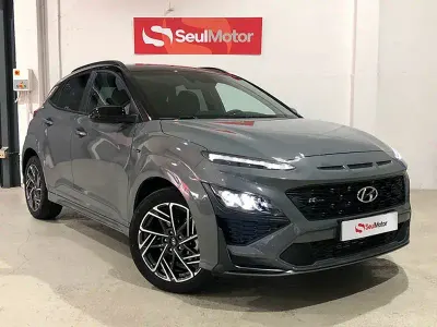 Usado Hyundai Kona N Line 120 CV (88 kW) 2022 Gris / plata SUV