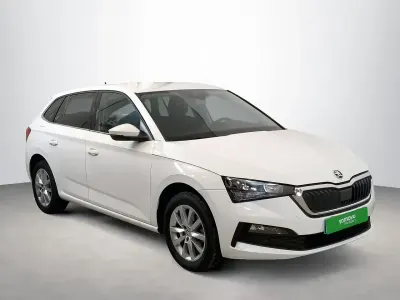 Usado Skoda Scala 110 CV (80 kW) 2022 Blanco Utilitario