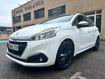 Usado Peugeot 208 Active 100 CV (73 kW) 2016 Blanco Utilitario