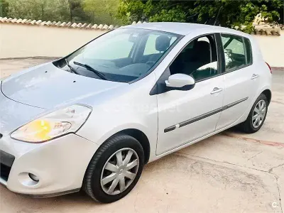 Usado Renault Clio II 85 CV (62 kW) 2009 Gris / plata Berlina