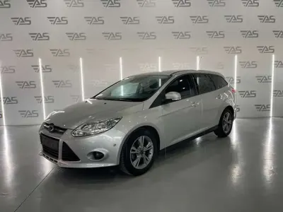 Usado Ford Focus ST-Line 125 CV (91 kW) 2026 Gris Utilitario