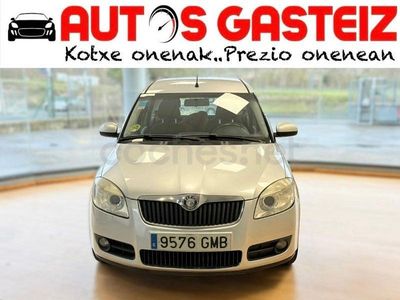 Gris / plata Usado 2009 Skoda Roomster Style Monovolumen | 3950 €