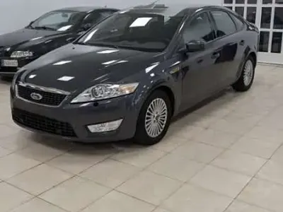 Usado Ford Mondeo Trend 140 CV (102 kW) 2007 Gris Berlina