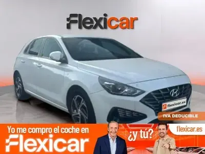 Usado Hyundai i30 120 CV (88 kW) 2022 Blanco Berlina