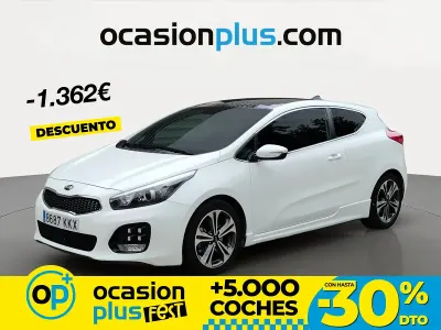 Usado Kia Ceed GT GT-Line 136 HP (100 kW) 2018 Branco Sedan