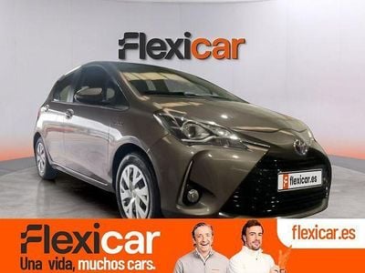 Usado Toyota Yaris Hybrid Active 100 CV (73 kW) 2022 Marrón
