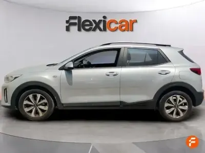 Usado Kia Stonic 100 HP (73 kW) 2021 Branco SUV