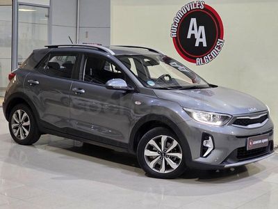 Usado Kia Stonic 84 CV (61 kW) 2023 Gris SUV