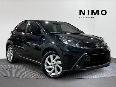 Usado Toyota Aygo X Play 72 CV (52 kW) 2024 Negro SUV