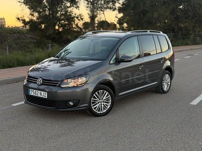 Usado VW Touran Advance 140 CV (102 kW) 2015 Marrón Monovolumen