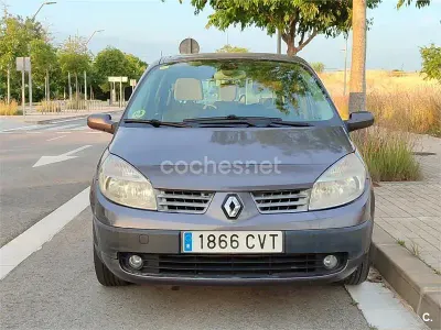 Usado Renault Scenic E-Tech Privilege 115 CV (84 kW) 2004 Gris / plata Monovolumen