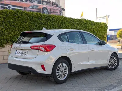 Usado Ford Focus Titanium 150 CV (110 kW) 2020 Gris / plata Berlina