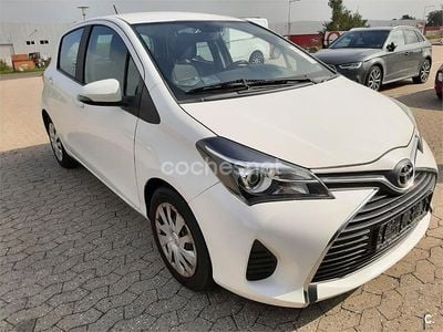Usado Toyota Yaris Active 69 CV (50 kW) 2015 Blanco Utilitario