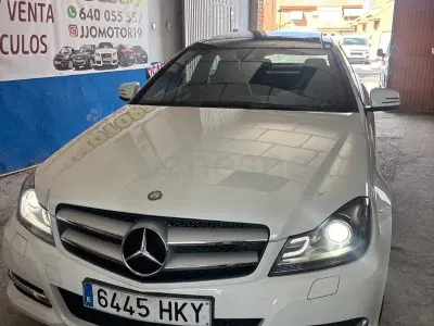 Usado Mercedes C220 170 CV (125 kW) 2012 Blanco Coupe