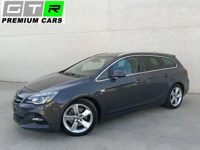 Usado Opel Astra 195 CV (143 kW) 2015 Gris / plata Familiar