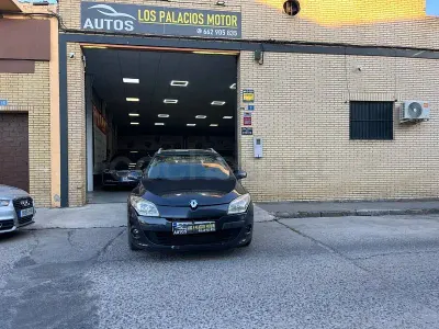 Usado Renault Mégane GrandTour 110 CV (80 kW) 2011 Gris / plata Familiar