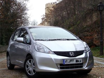 Usado Honda Jazz Trend 90 CV (66 kW) 2012 Gris / plata Utilitario