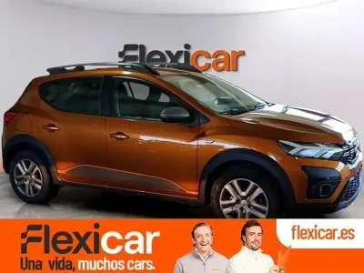 Usado Dacia Sandero Essentiel 91 CV (66 kW) 2023 Naranja Utilitario