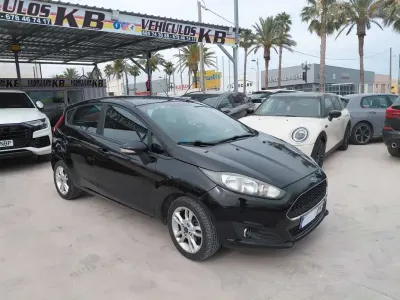 Usado Ford Fiesta Trend 82 CV (60 kW) 2016 Negro Utilitario