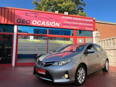 Usado Toyota Auris Active 90 CV (66 kW) 2014 Gris / plata Berlina