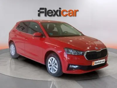 Usado Skoda Fabia Selection 95 CV (69 kW) 2024 Rojo Utilitario