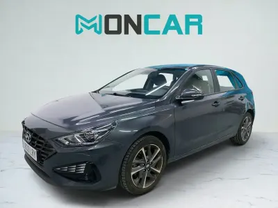 Usado Hyundai i30 110 CV (80 kW) 2021 Gris