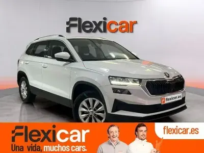 Usado Skoda Karoq Selection 150 CV (110 kW) 2024 Blanco SUV