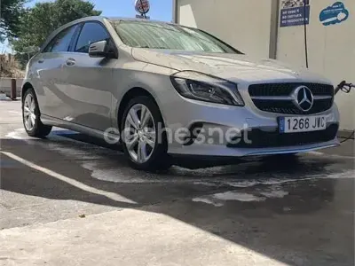 Usado Mercedes A200 Urban 136 CV (100 kW) 2017 Gris / plata Berlina