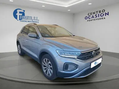Usado VW T-Roc Life 150 CV (110 kW) 2023 Gris / plata SUV