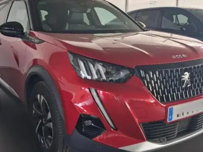 Usado Peugeot 2008 GT-line 131 CV (96 kW) 2020 Rojo SUV