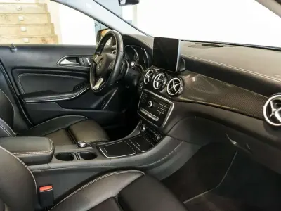 Usado Mercedes GLA200 136 CV (100 kW) 2019 Gris / plata SUV
