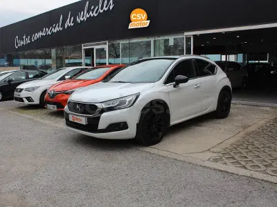 Usado DS Automobiles DS4 Crossback Style 120 CV (88 kW) 2018 Blanco SUV
